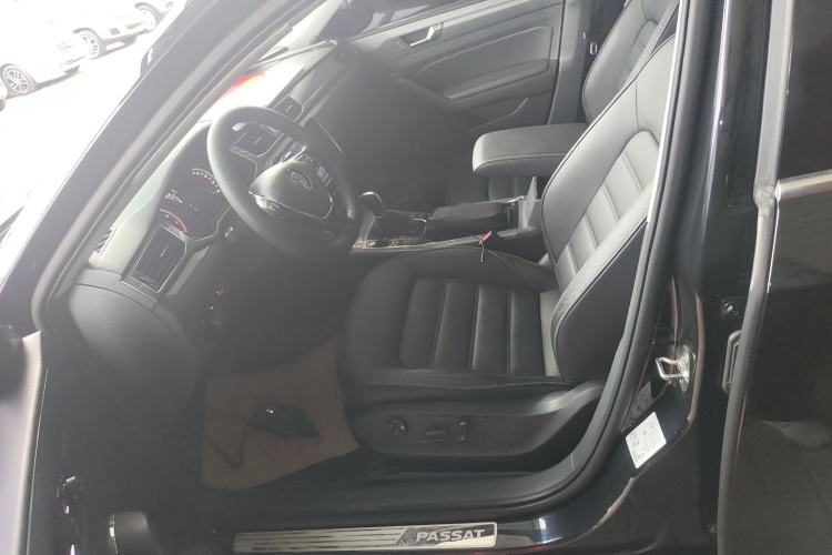 Used Volkswagen Passat 2017 330TSI DSG Luxury Edition
