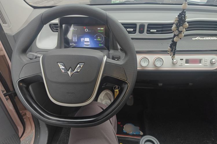 Used Wuling Hongguang MINIEV 2021 Macaron Fashion Model Lithium Iron Phosphate Center Console