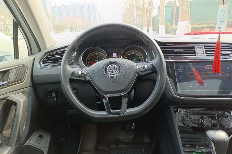 Used Volkswagen Tiguan L 2020 330TSI Automatic Two-Wheel Drive Smart Luxury Edition China VI Standard Steering Wheel