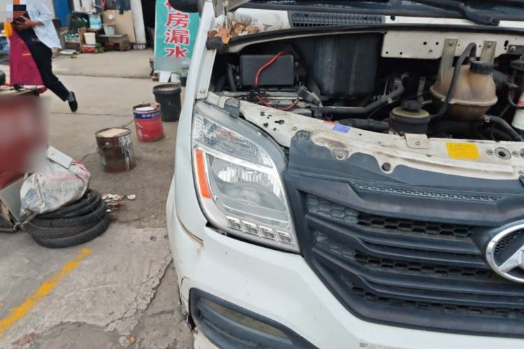 Used SAIC MAXUS Xintu V80 2018 2.5T AMT Aoyuntong Short Wheelbase Mid-Roof 5-6 Seater
