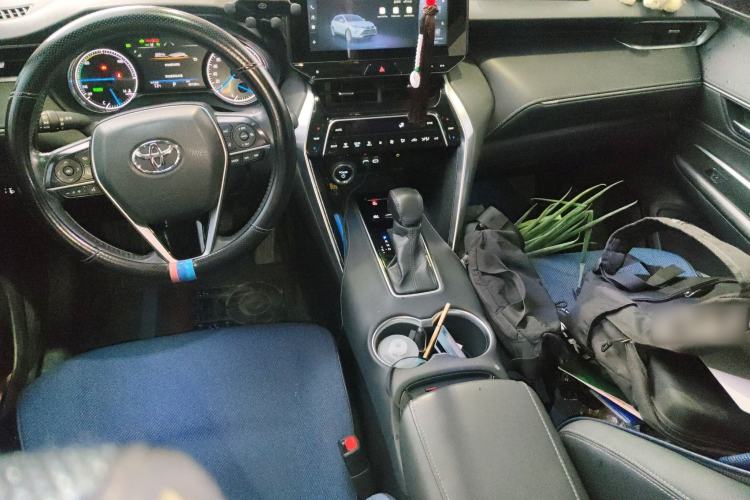 Used Toyota Harrier 2023 Dual-Engine 2.5L CVT Two-Wheel Drive Luxury Edition Center Console