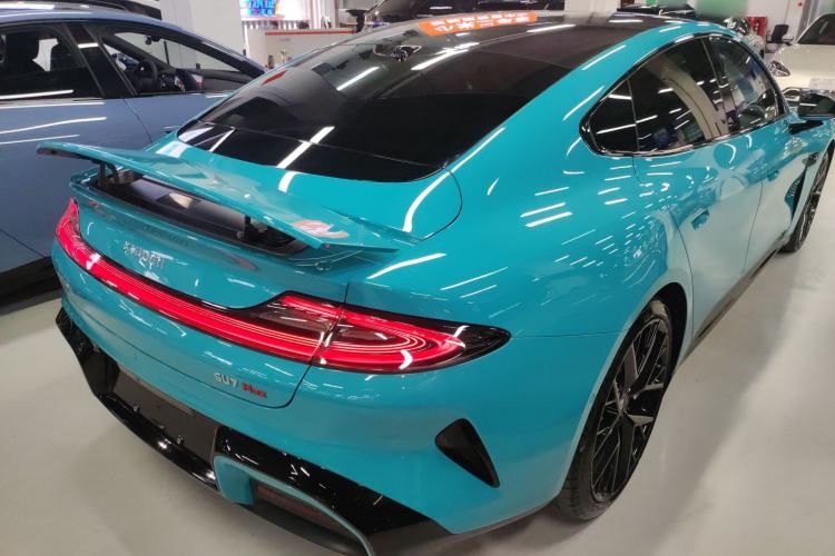 Used Xiaomi Auto SU7 2024 Four-Wheel Drive Ultra-Long Range Advanced Intelligent Driving Max Edition
