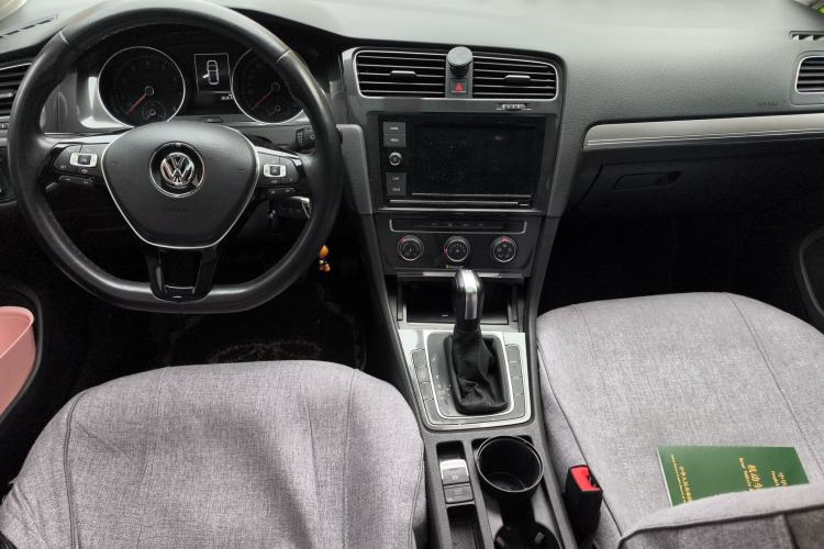 Used Volkswagen Golf 2019 280TSI DSG Comfort Version China VI Standard Center Console