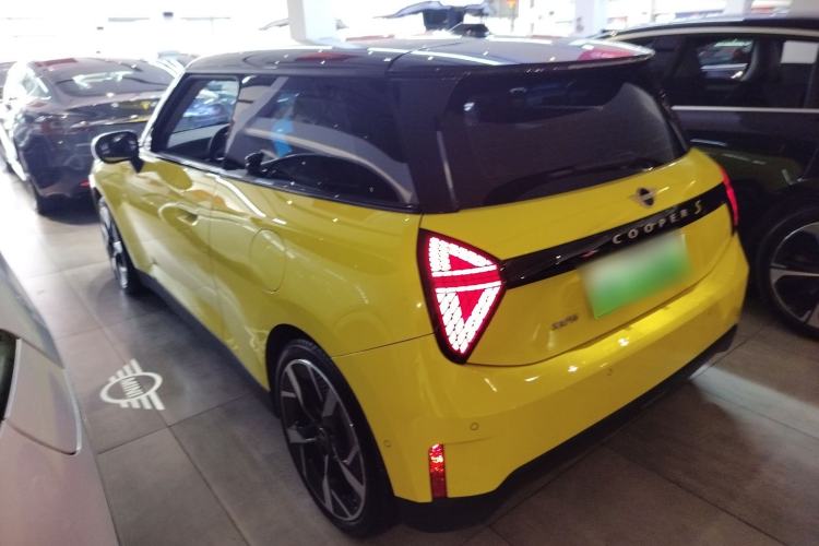 Used MINI Electric COOPER 2024 452km COOPER SE Artist
