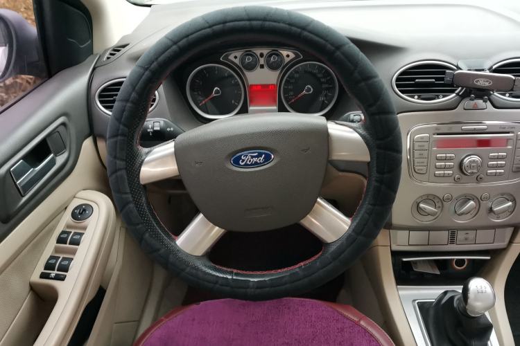 Used Ford Focus 2011 Sedan 1.8L Manual Classic Model
