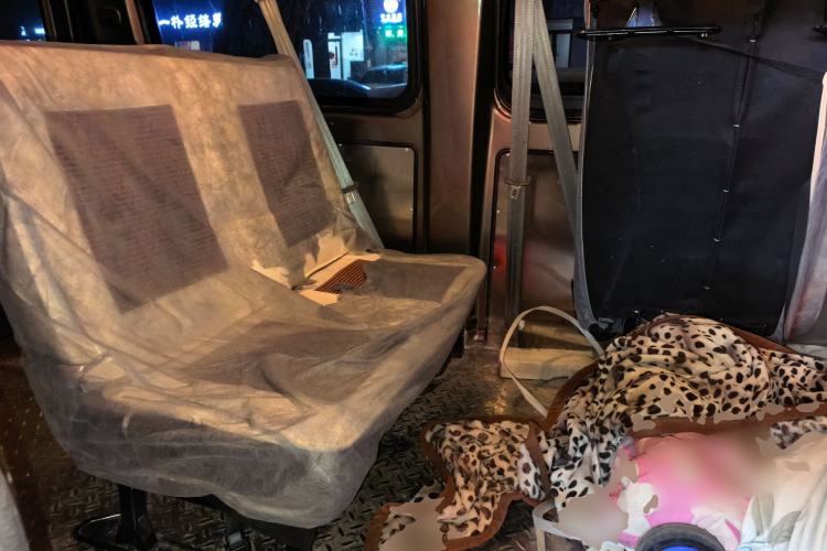 Used CHANGAN KAICHENG Ruixing M60 2023 1.6L CNG Comfort-Grade 6-Seater Passenger Vehicle Left Rear Seat