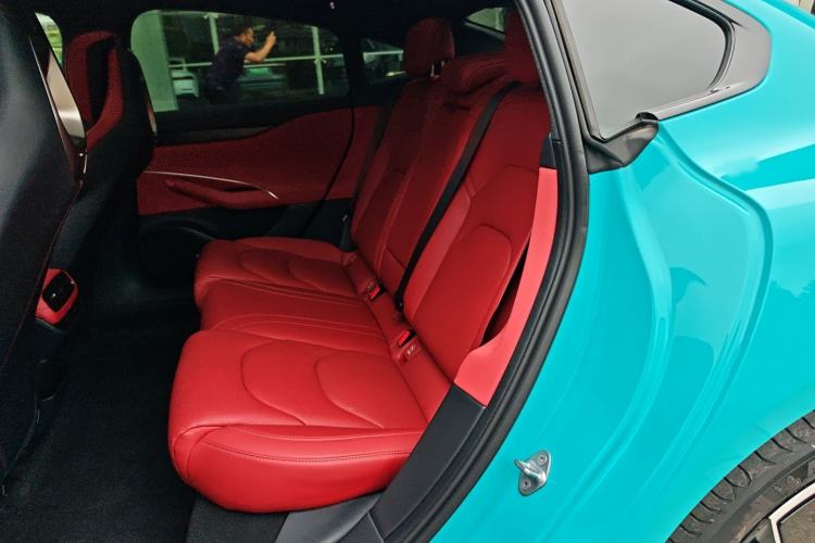 Used Xiaomi Auto SU7 2024 Rear-Drive Ultra-Long Range Advanced Pro-Level Intelligent Driving Version Left Rear Seat