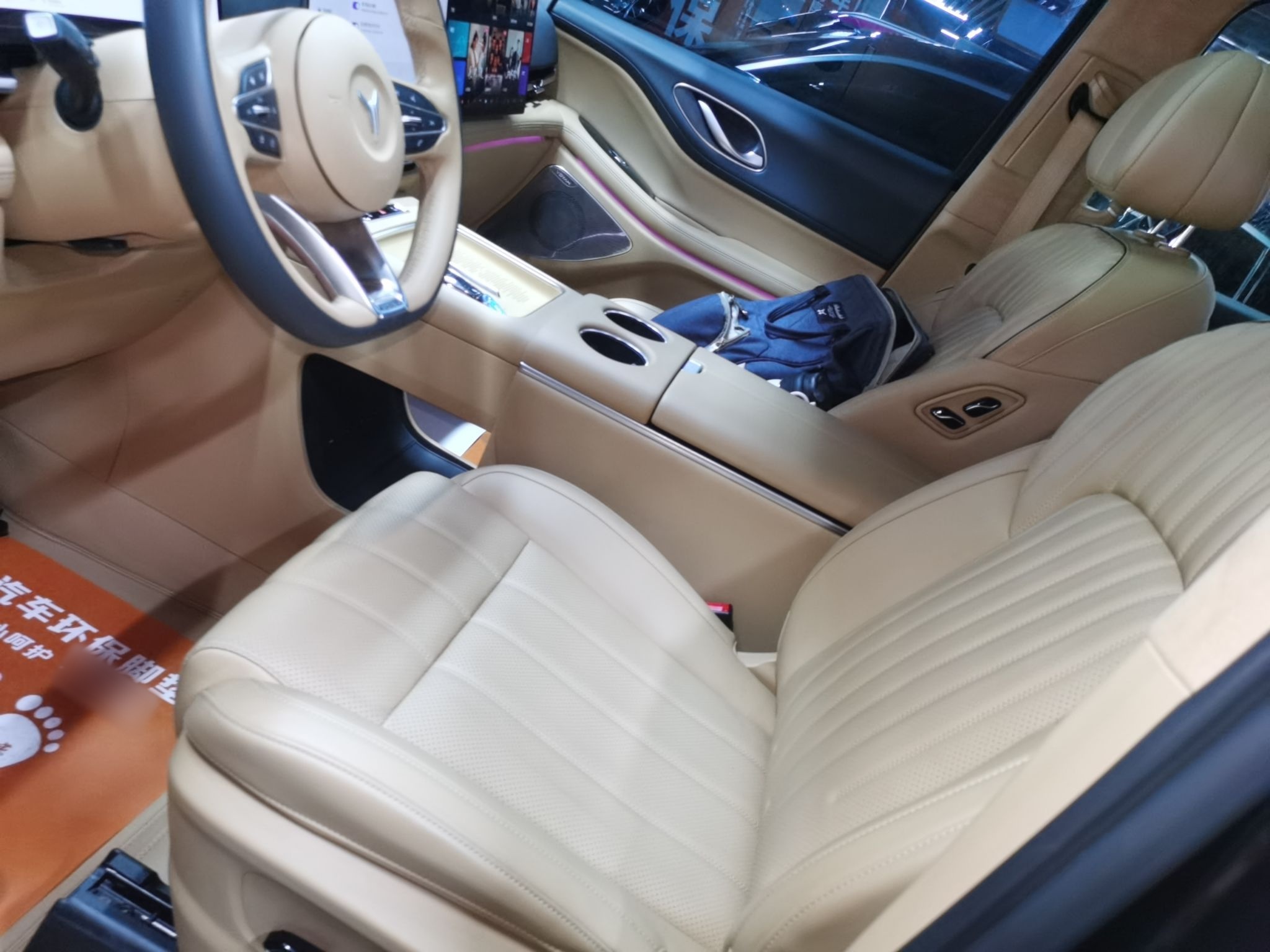 Переднее сиденье в автомобиле