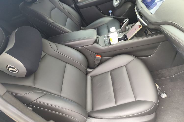 Used Cadillac XT4 2023 28T Two-Wheel-Drive Luxury Version
