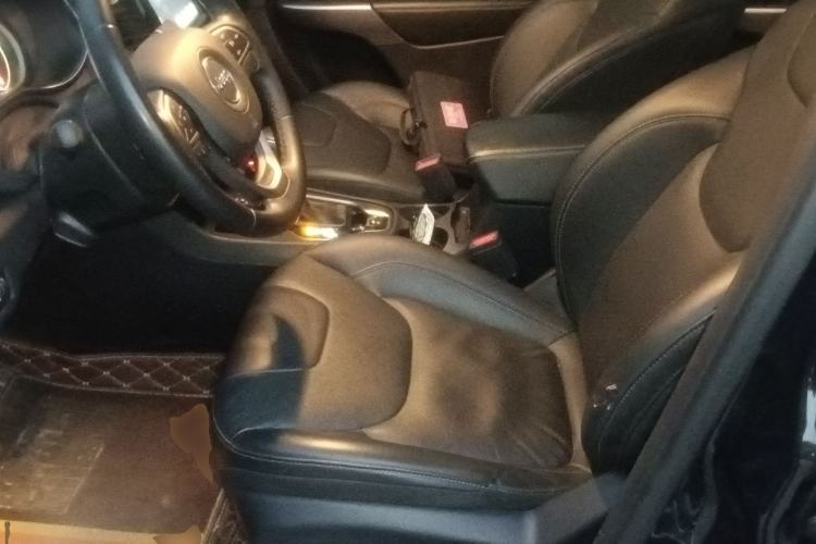 Used Jeep Cherokee 2020 2.0T Two-Wheel Drive Leading Edition