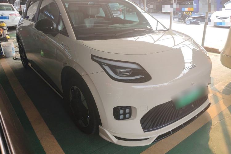 Used AION UT 2025 420 Prestige Edition Front Right 45 Deg