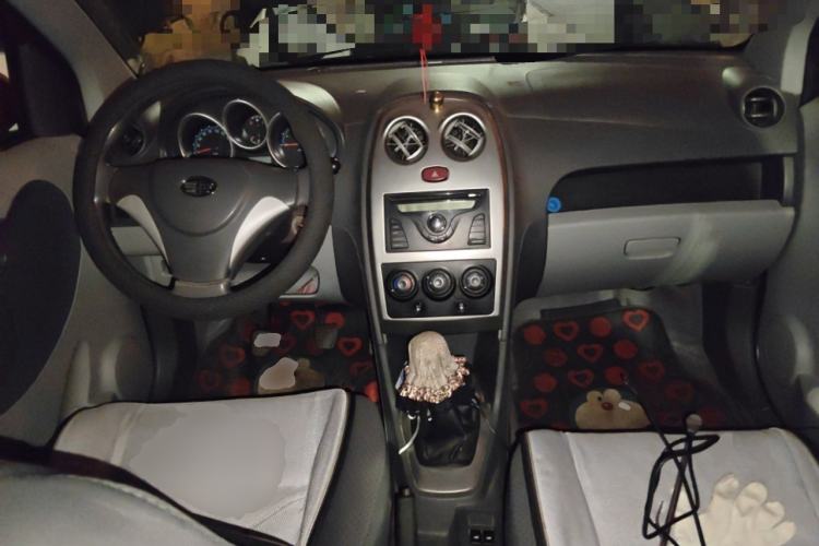 Used FAW Weizhi V2 2010 1.3L Manual Luxury Version Center Console