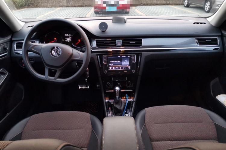 Used Volkswagen C-TREK 2017 1.6L Automatic Comfort Model Center Console