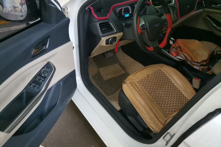 Used Ford Escort 2015 1.5L Automatic Fashion Model