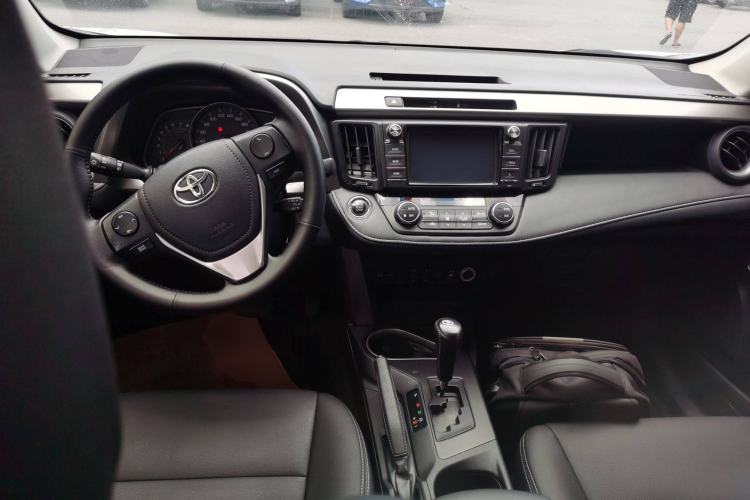 Used Toyota RAV4 2018 2.0L CVT Two-Wheel Drive Fashion X Edition
