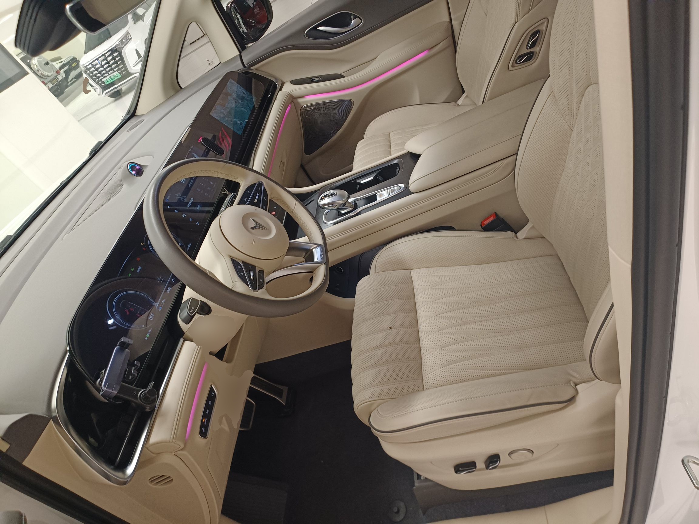 المقاعد الأمامية داخل السيارة