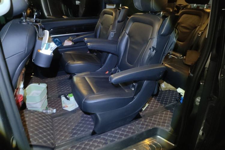 Used Mercedes-Benz V-Class 2017 V 260 Avantgarde Edition