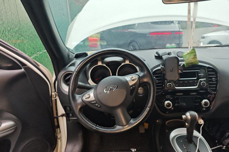 Used Infiniti ESQ 2014 1.6L Spontaneous Edition Steering Wheel