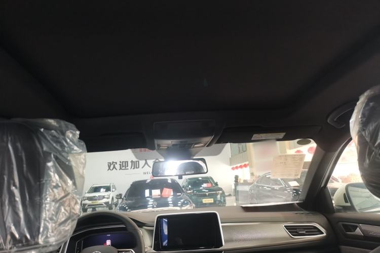 Used Volkswagen T-ROC 2025 Facelift Model 2 300TSI DSG Two-Wheel Drive Xingguang Edition
