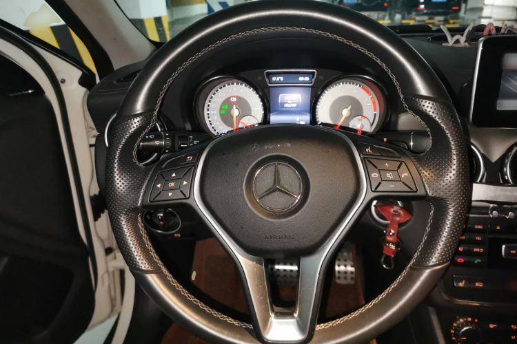 Used Mercedes-Benz GLA 2015 GLA 220 4MATIC Fashion Model
