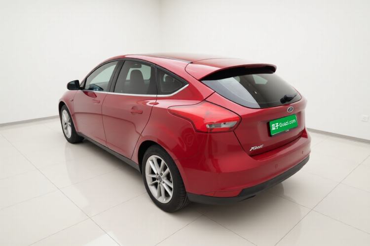 Used Ford Focus 2015 Hatchback EcoBoost 180 Automatic Elite Model Exterior 2