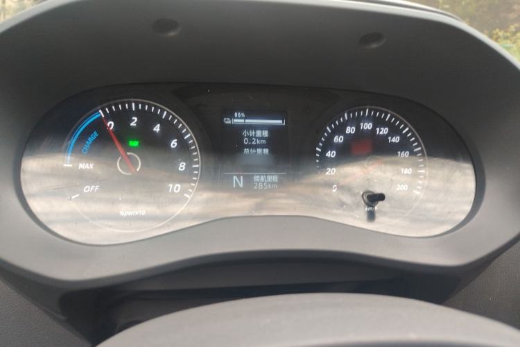 Used Wuling Yangguang 2024 300KM Comfort Version Passenger Van 75kW
