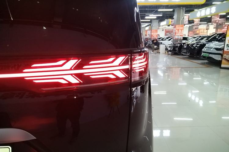 Used Denza D9 2022 DM-i 1040 Prestige Model