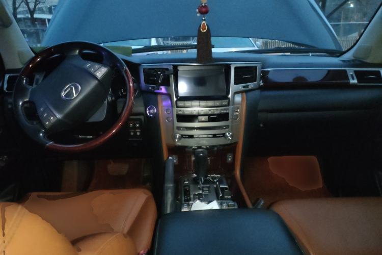 Used Lexus LX 2013 570