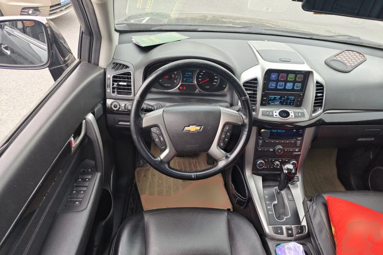 Used Chevrolet Captiva 2015 2.4L 4x4 Flagship Edition 7-Seater