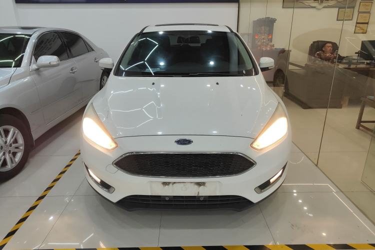 Used Ford Focus 2015 Hatchback EcoBoost 125 Automatic Supreme Style Edition
