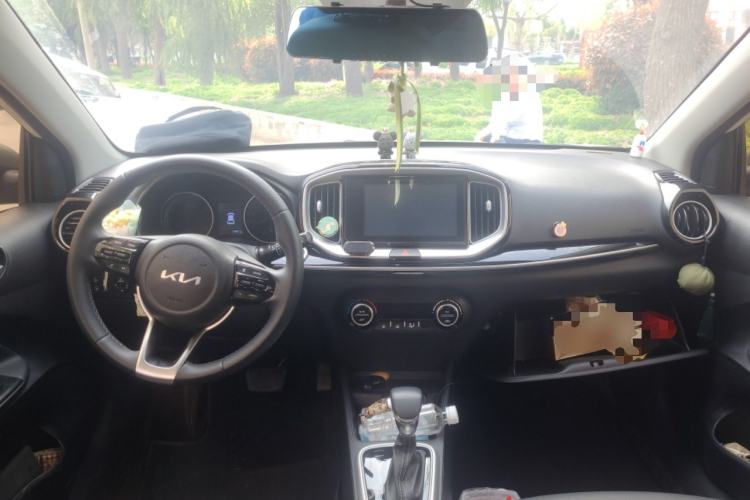 Used Kia kx1 Stonic 2021 1.4L CVT Fun & Sunroof Model Center Console