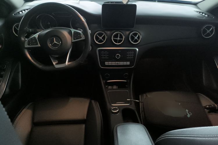 Used Mercedes-Benz GLA 2019 GLA 200 Dynamic Edition Center Console