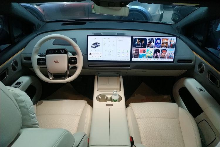 Used Li Auto i6 2025 Model Four-Wheel-Drive Standard Type Center Console