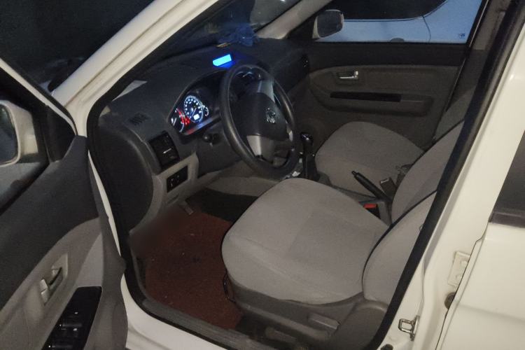 Used BAIC Weiwang M20 2014 1.5L Basic Version DAM15DL Driver Seat