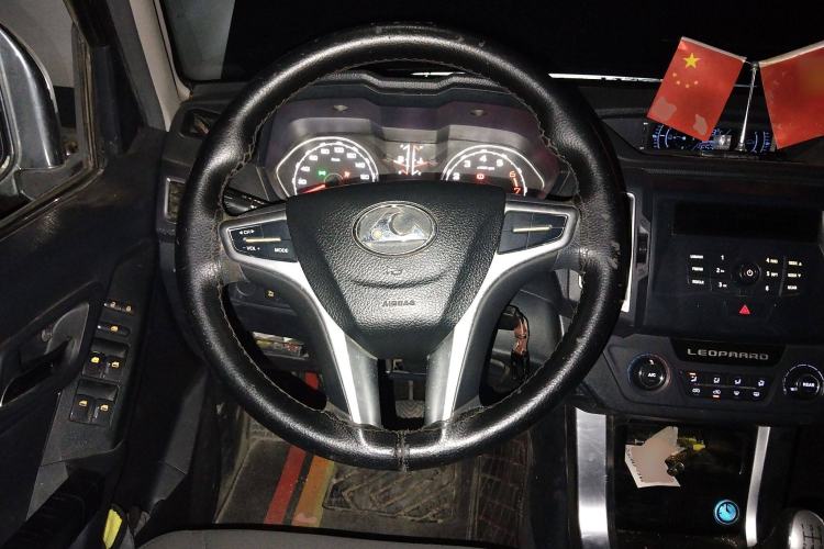 Used Leopaard Q6 2015 2.4L Manual Two-Wheel-Drive Elite Model