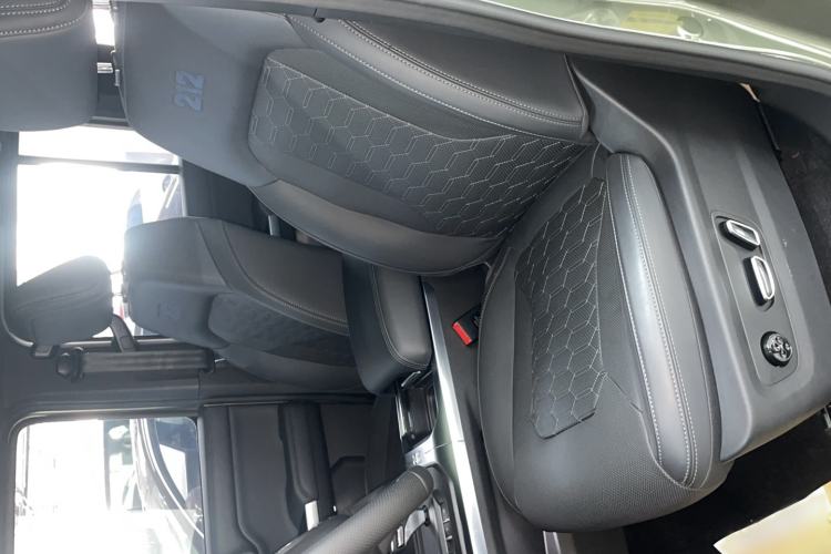 Used 212 T01 2024 2.0T Mechanic
