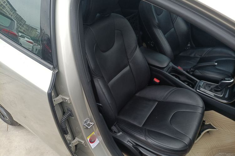 Used Volvo V40 2017 T3 Zhiyi Edition