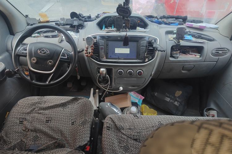 Used SAIC MAXUS Xintu V80 2019 2.5T Classic Model 6-Speed Manual Aotong Long Wheelbase Mid-Height 7-Seater