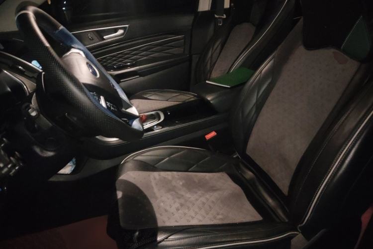 Used Ford Edge 2016 EcoBoost 330 V6 Four-Wheel-Drive Flagship Model with 7 Seats Left Front Seat