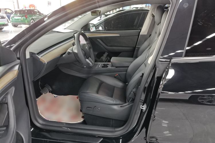 Used Tesla Model Y 2021 Standard Range Rear-Wheel Drive Version Left Front Seat