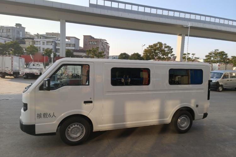 Used SRM New Energy E3L 2026 Model 325 KM CATL 41.86 kWh Smart Luxury 6/9-Seater Passenger Vehicle Exterior 3