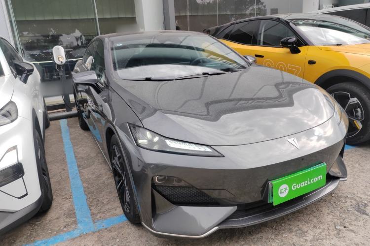 Used Deepal SL03 2023 200Max Range-Extended Version Front Right 45 Deg