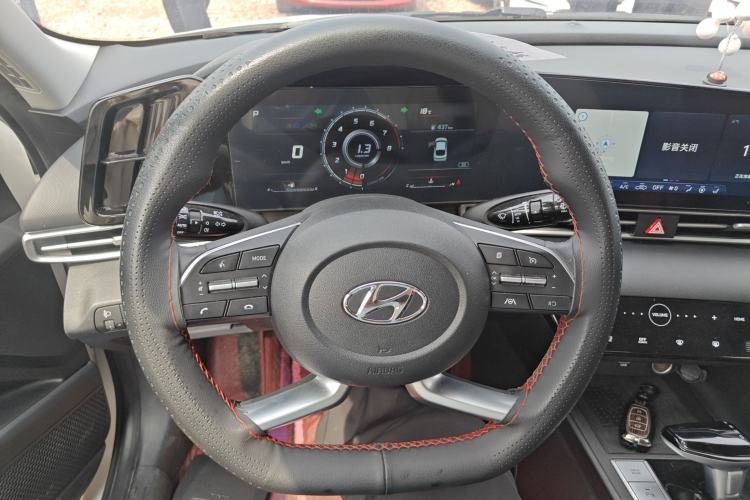 Used Hyundai Elantra 2022 1.5L CVT LUX Prestige Edition Steering Wheel