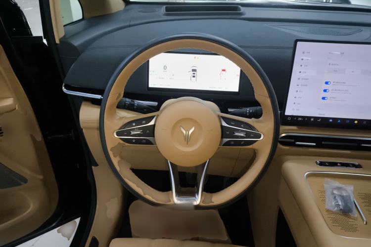 Used VOYAH Dream 2025 PHEV Four-Wheel-Drive Flagship Kunpeng Edition
