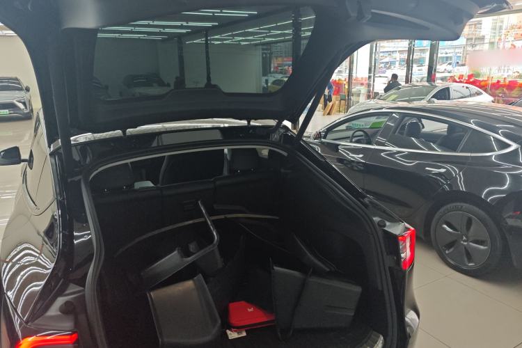 Used Tesla Model Y 2023 Long-Range All-Wheel-Drive Version
