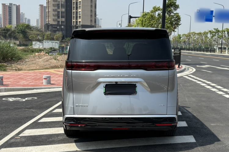 Used Denza D9 2022 DM-i 1040 Prestige Model
