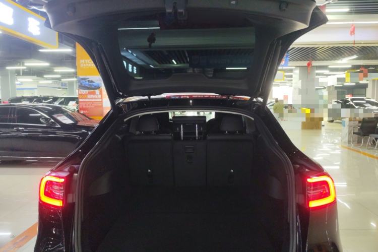 Used Tesla Model Y 2023 Long-Range All-Wheel-Drive Version
