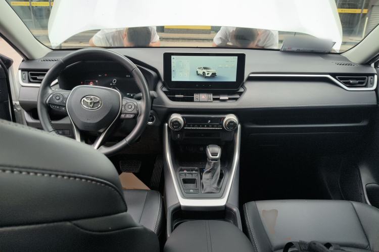 Used Toyota Wildlander 2023 Dual-Motor 2.5L E-CVT Two-Wheel Drive Luxury PLUS Edition Center Console