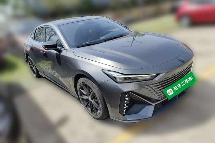 Used CHANGAN UNI-V 2022 1.5T Prestige Version Front Right 45 Deg