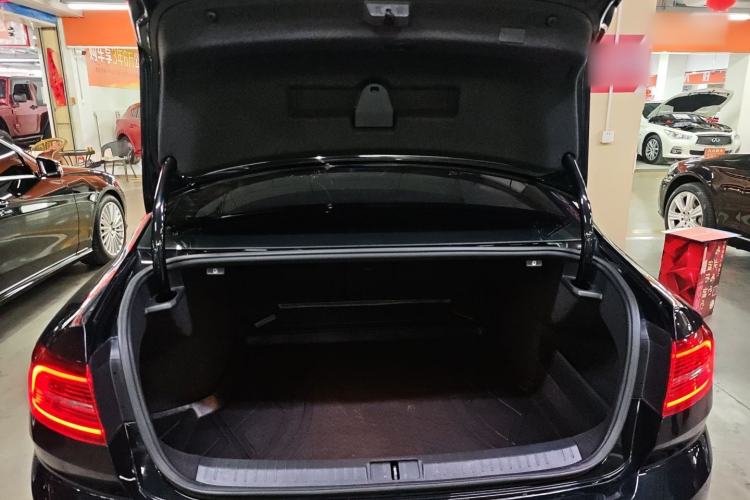 Used Volkswagen Magotan 2018 330TSI DSG Advanced Model Trunk